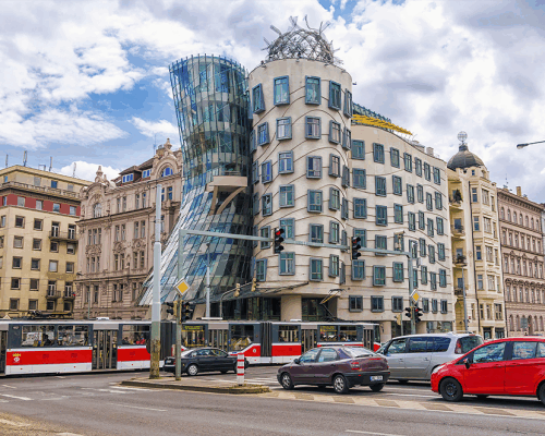 Танцующий дом в Праге