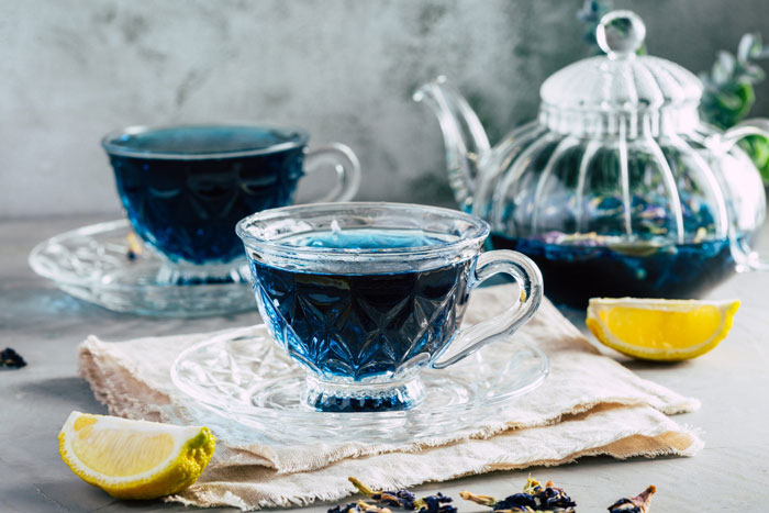 Голубой чай из тропических цветков